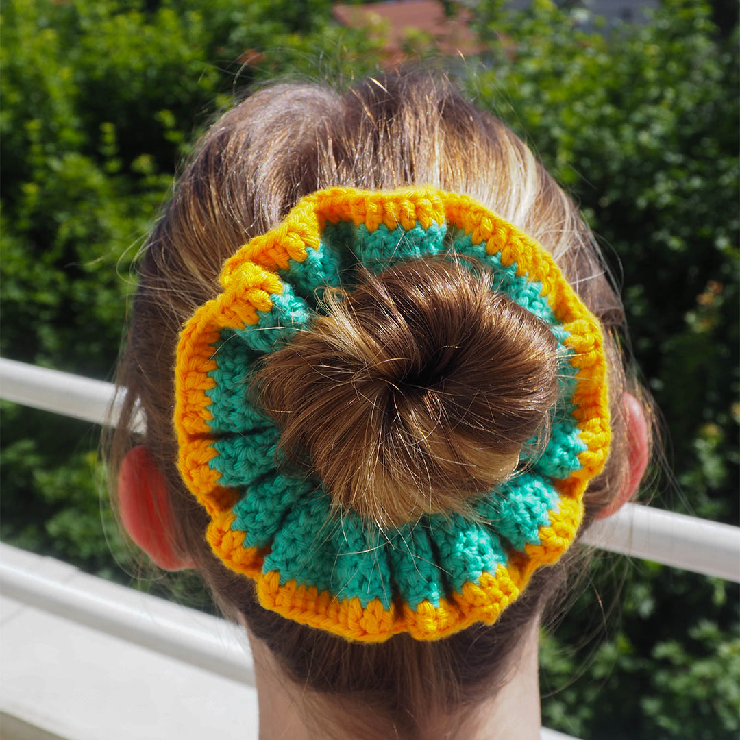 M - Turquoise and Yellow